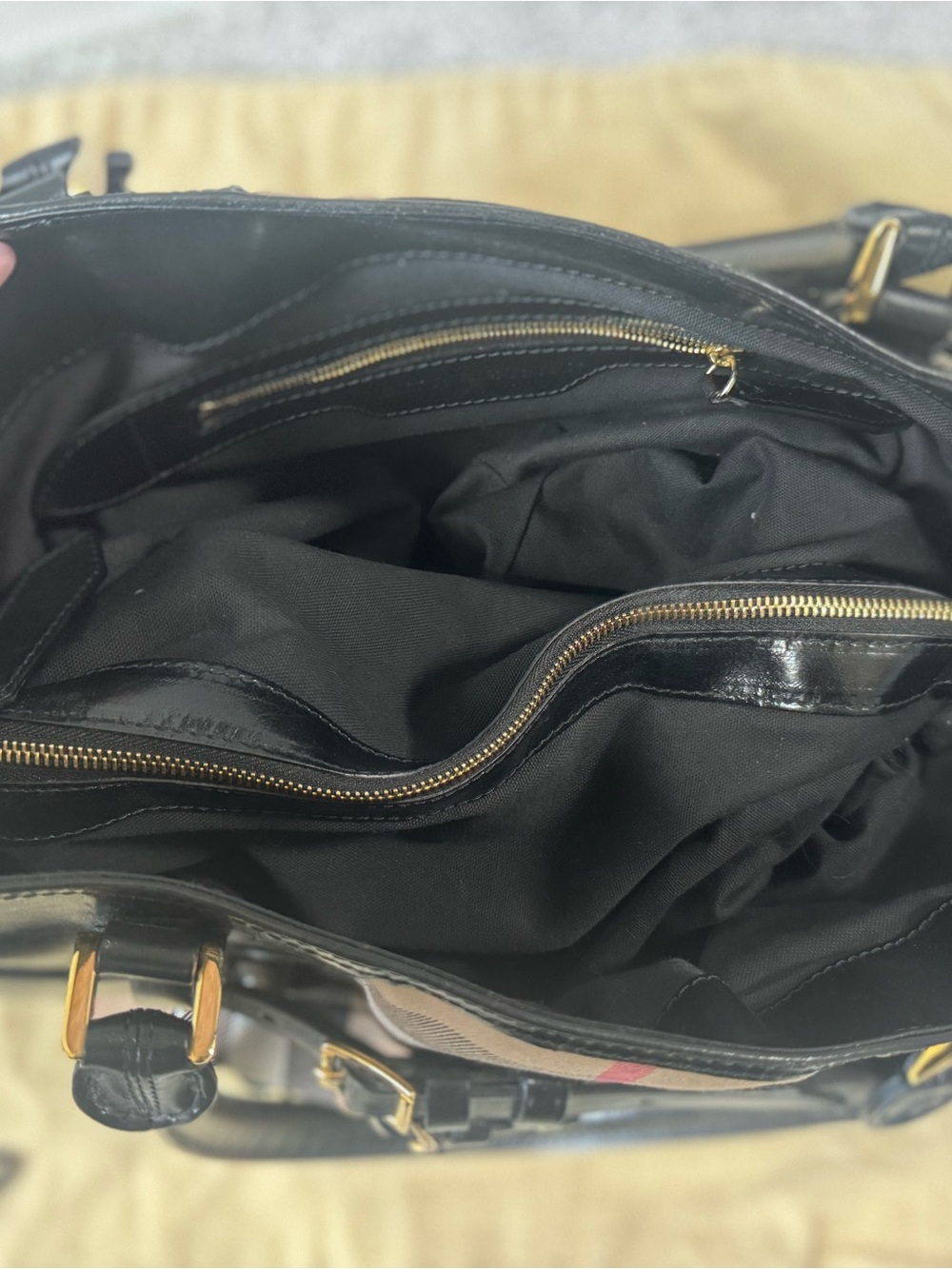 Burberry Bridle House Check Medium Tote Black Leather and Gold Hardware - Picture 7 of 9